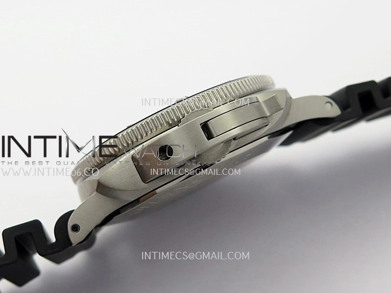 PAM1389 Titanium Submersible Black Ceramic Bezel VSF 1:1 Best Edition Black Dial On Black Rubber Strap P.9010 Clone